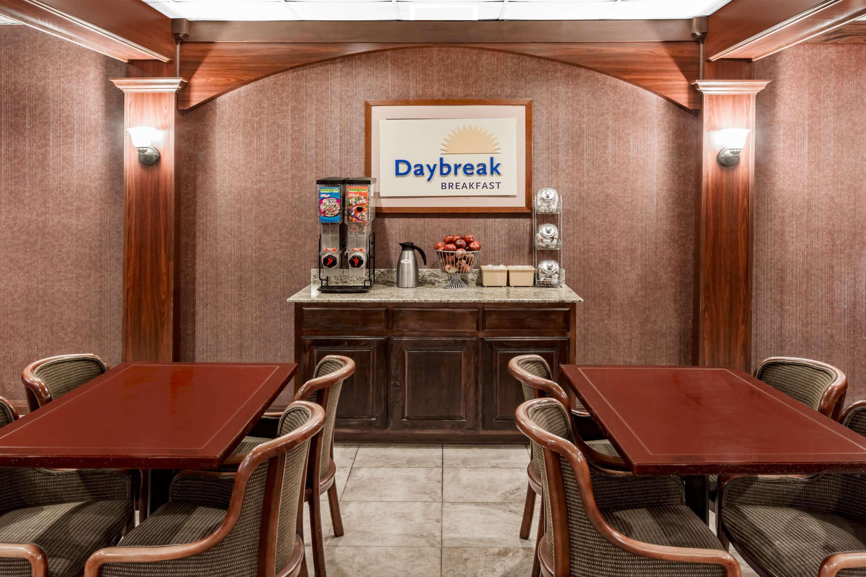 Days Inn & Suites By Wyndham Jennings Esterno foto