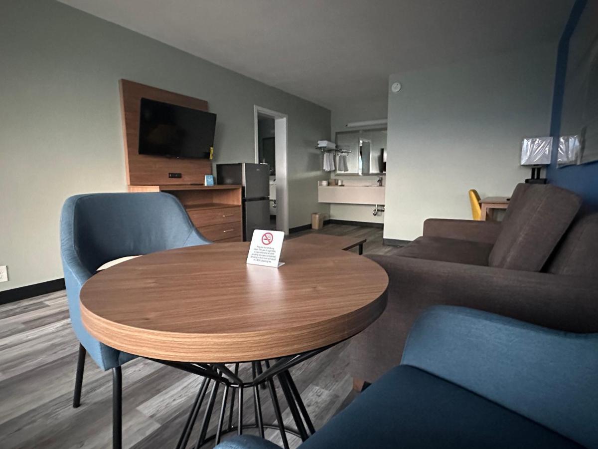Days Inn & Suites By Wyndham Jennings Esterno foto