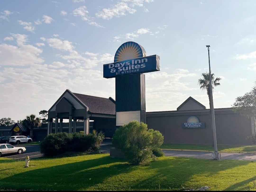 Days Inn & Suites By Wyndham Jennings Esterno foto