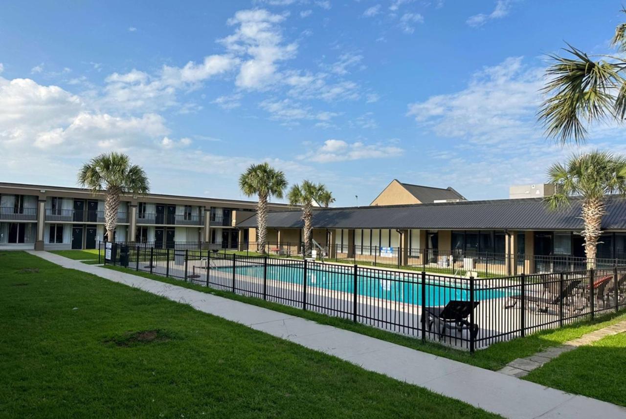 Days Inn & Suites By Wyndham Jennings Esterno foto