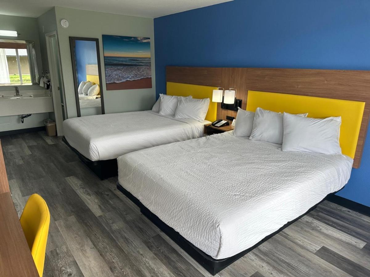 Days Inn & Suites By Wyndham Jennings Esterno foto
