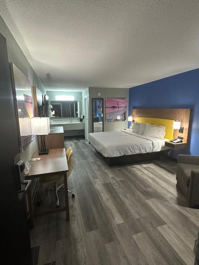 Days Inn & Suites By Wyndham Jennings Esterno foto