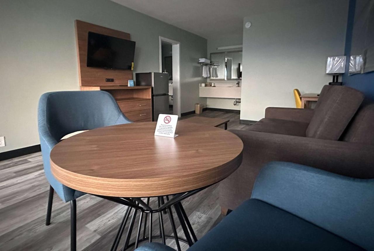 Days Inn & Suites By Wyndham Jennings Esterno foto