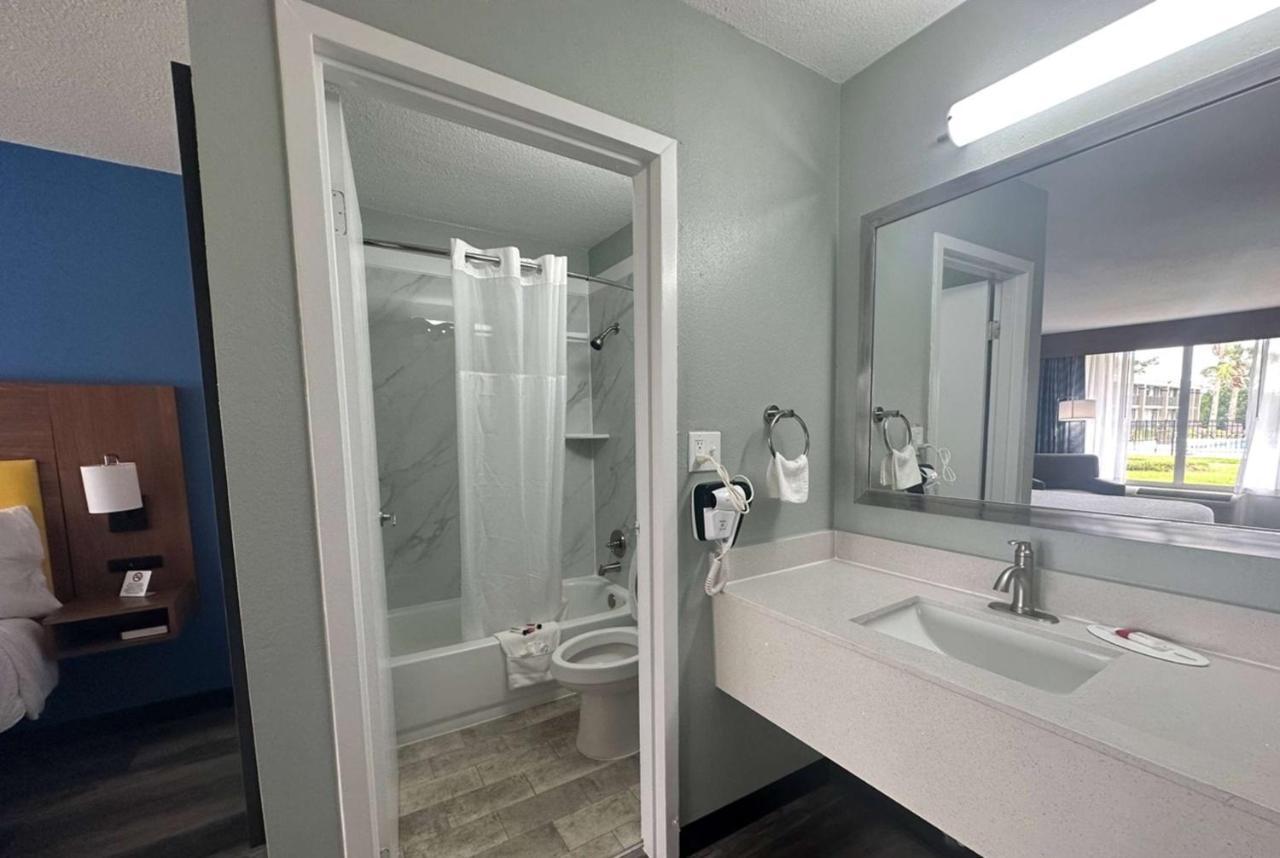 Days Inn & Suites By Wyndham Jennings Esterno foto