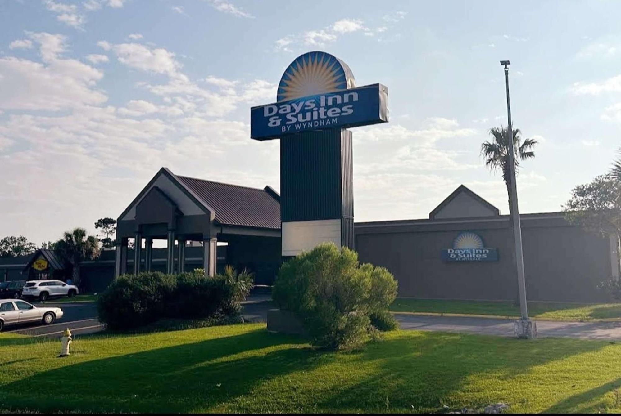 Days Inn & Suites By Wyndham Jennings Esterno foto